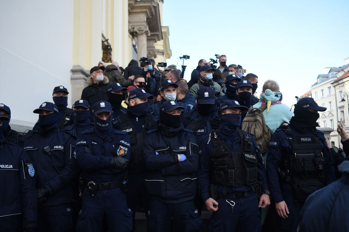 Protesty w Warszawie. Policja podczas protestów [zdj. ilustracyjne]