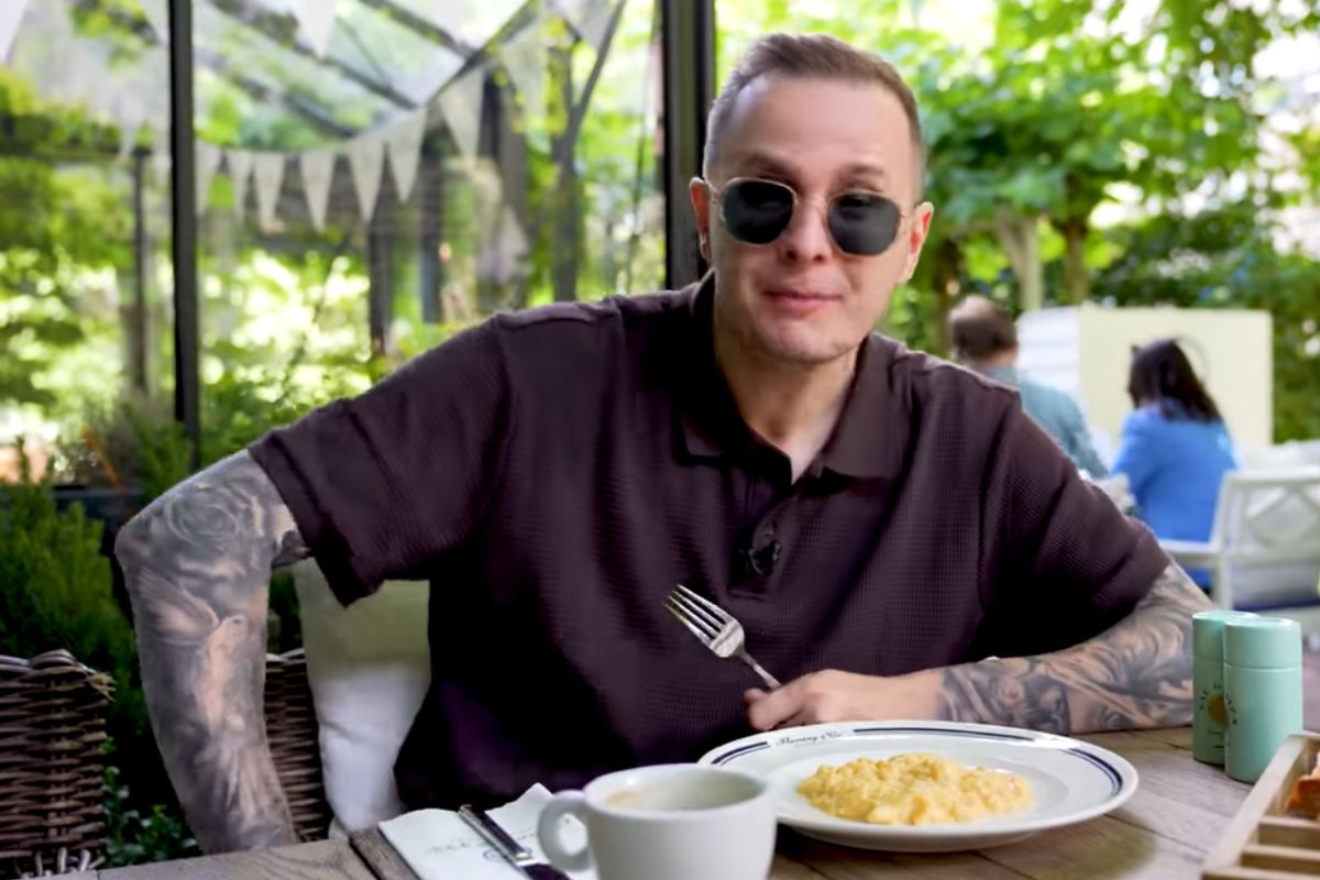 Dymitr Błaszczak z kanału "Sprawdzam Jak" testował jedzenie w warszawskiej restauracji gwiazd