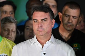 Flávio Bolsonaro przegrał wybory. Dla jego ojca to fatalna wiadomość