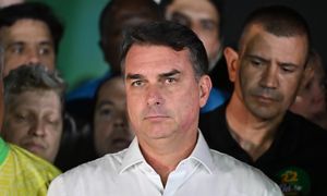 Flávio Bolsonaro przegrał wybory. Dla jego ojca to fatalna wiadomość