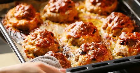 Masz dość zwykłych? Zrób kotlety gyros, a nie pożałujesz przez ani sekundę