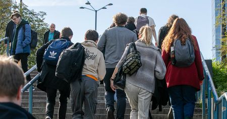 Młodzi w USA dociśnięci do ściany. "Odkładają lekarza"