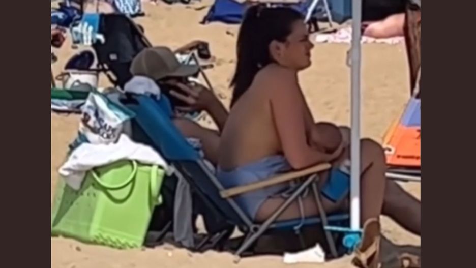 Ukradkiem nagrano matkę na plaży. Filmik znalazła w sieci