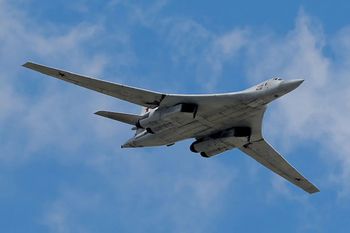 Rosyjskie bombowce Tu-160 testują pociski nad Morzem Barentsa