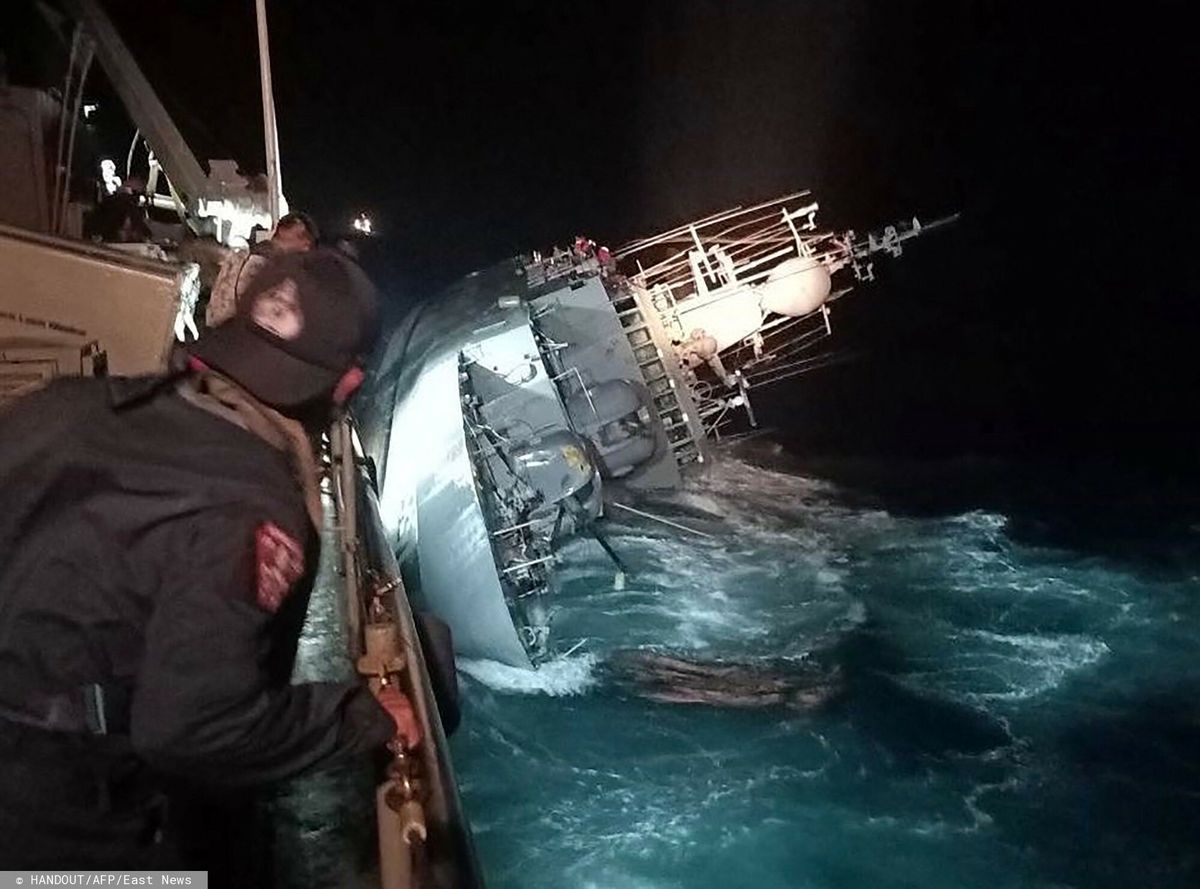 Trwają poszukiwania 33 zaginionych marynarzy z tajskiej korwety HTMS Sukhotha