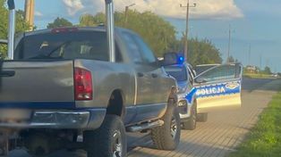 Bledzew: Policjanci zatrzymali pickupa do kontroli. Samochodem jechało 15 osób