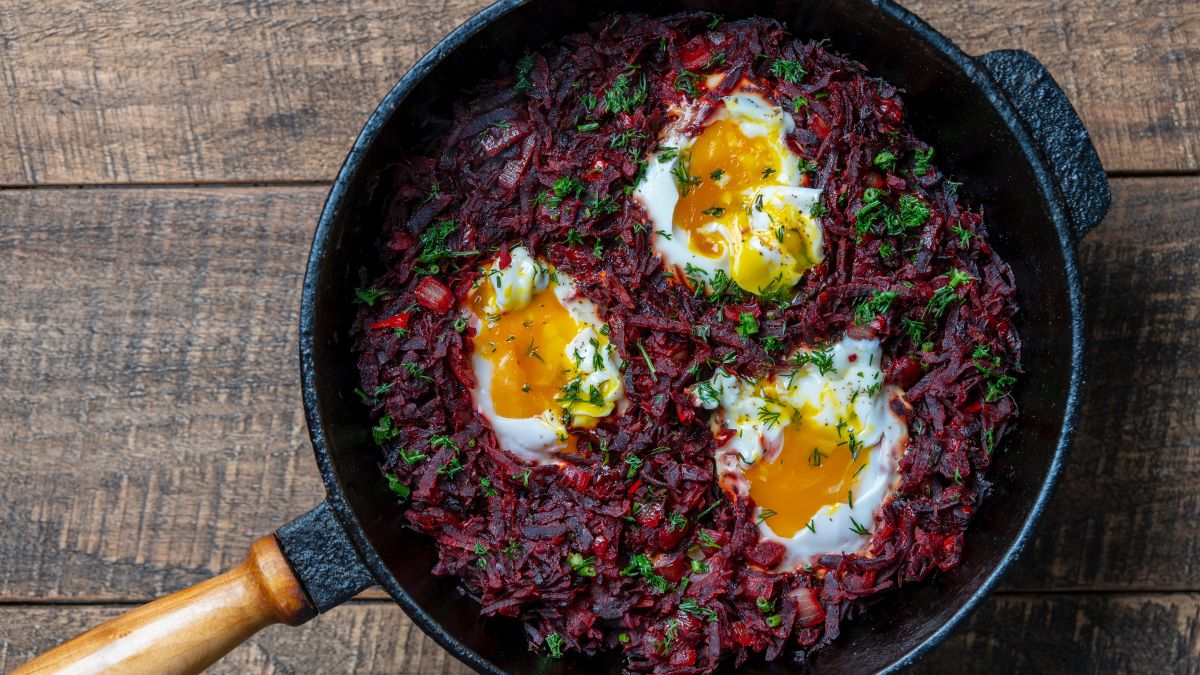 Jak zrobić buraczaną szakszukę?