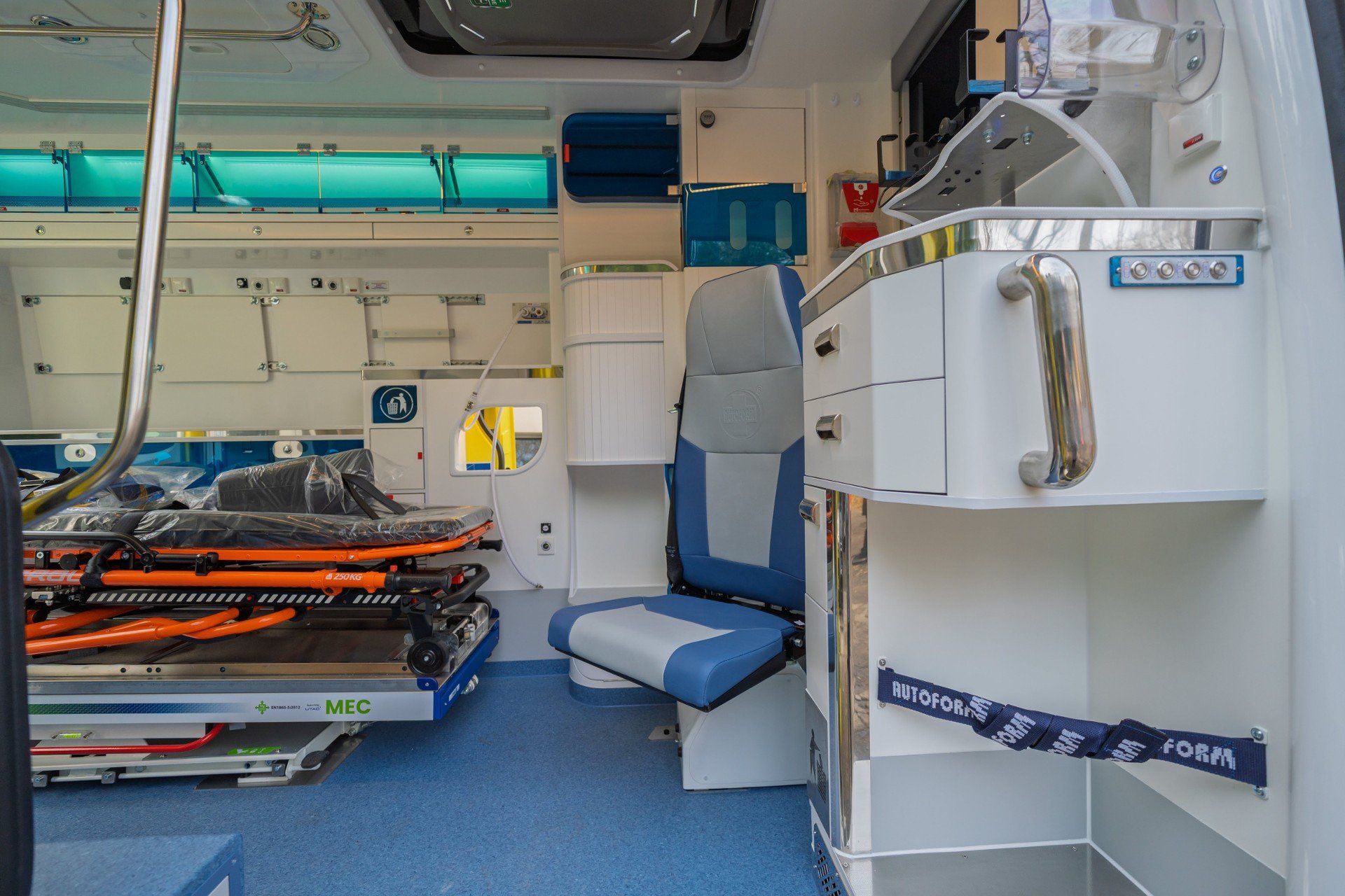 Nowa karetka w podstacji pogotowia w Grybowie