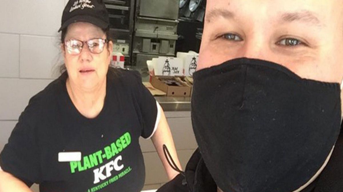 39-latek z 70-letnią pracownicą KFC, Emilią