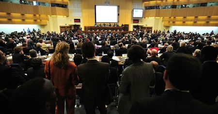 Luzowanie obostrzeń. Konferencje i eventy wracają, ale organizatorzy wpadli z deszczu pod rynnę
