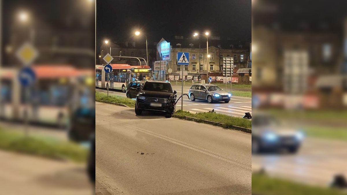Zderzenie forda z volkswagenem na al. Tysiąclecia