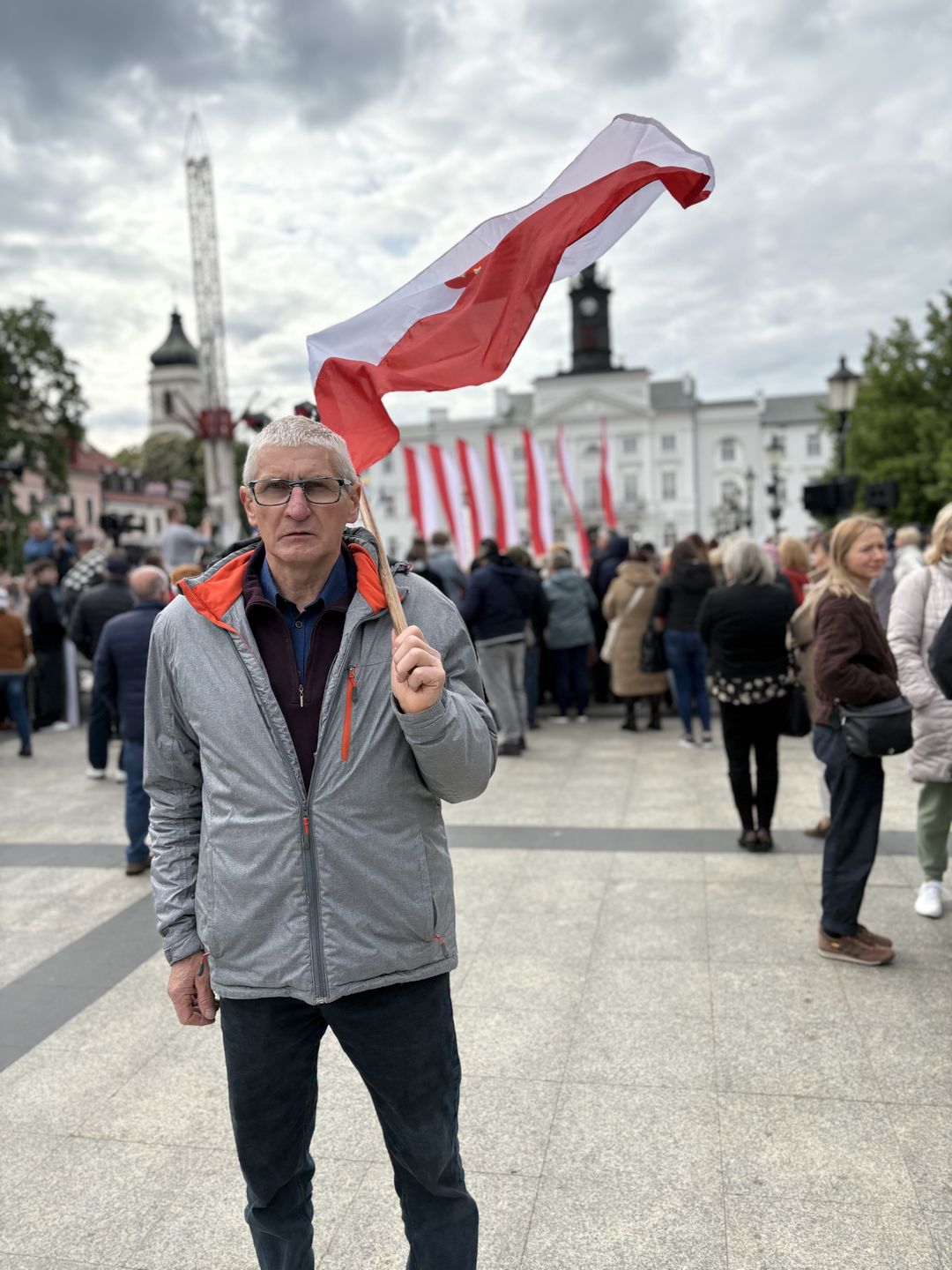 Kazimierz na wiecu w Płocku. Nadal popiera Nawrockiego