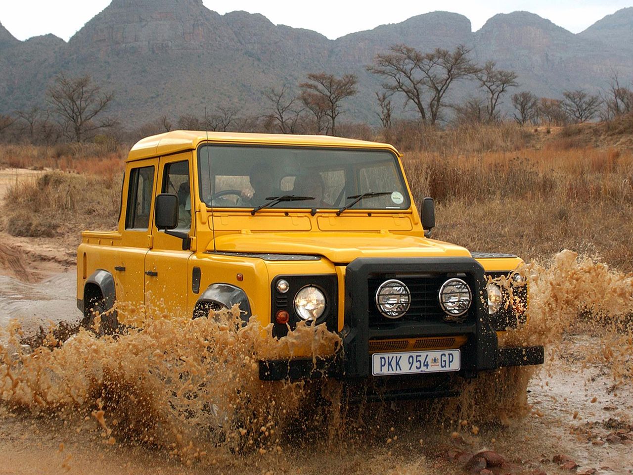 Land Rover Defender 110 Double Cab Pickup ZA-spec (1990–2007)