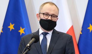 MSWiA nie widzi nic złego w publikowaniu zdjęć z telefonów migrantów