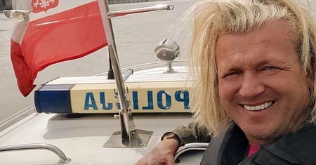 Jarosław Jakimowicz nie mógł zdzierżyć tego widoku. Zerwał flagę