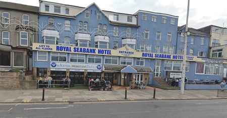 To poczuł w hotelu. Pojawiła się odpowiedź