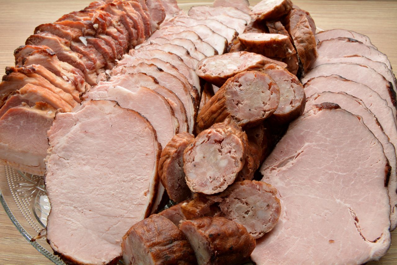 Zamiast kupować nafaszerowane chemią wędliny, zrób sam. Będą zdrowsze i smaczniejsze