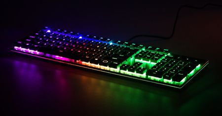 Mechanik z RGB – testujemy Cooler Master SK650!