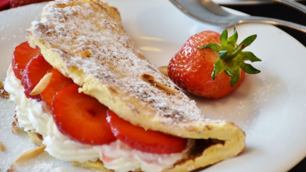 Omlet z twarogiem  - Pyszności