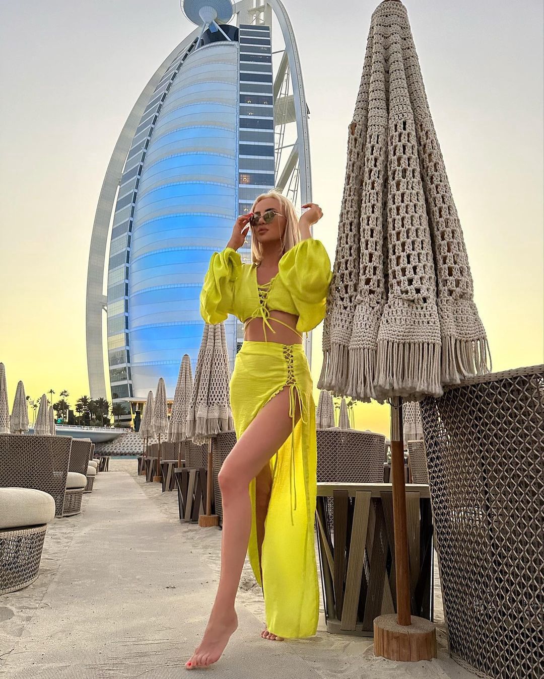 Izabela Macudzińska w limonkowym zestawie, fot. Instagram.com/justuniquebyisabel