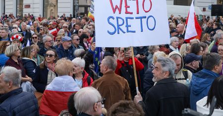 Wciąż więcej zwolenników SAFE. Ale ich liczba spadła