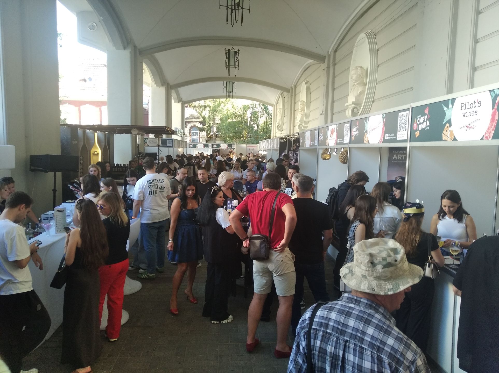 Lwowianie próbują żyć normalnie, organizują festiwale i jarmarki