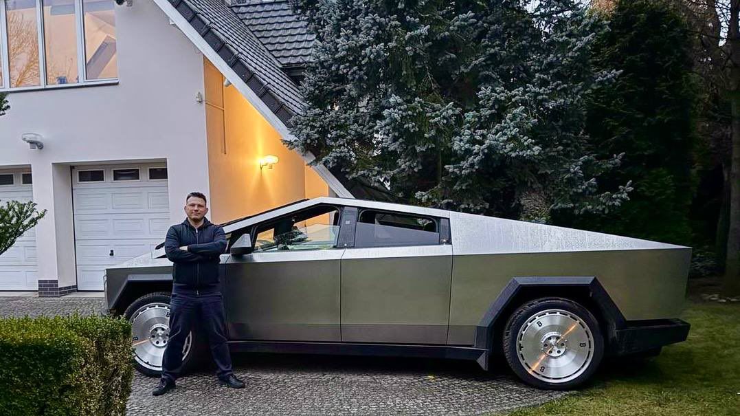 Sławomir Mentzen jeździł Cybertruckiem Tesli