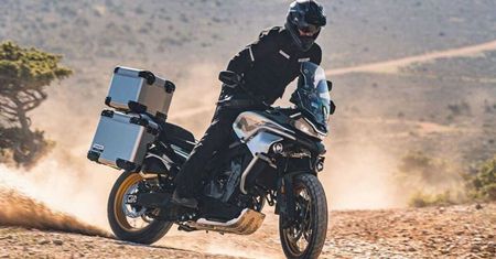 Debiutuje chińskie CFMoto 800MT. Współpraca zamiast kopiowania
