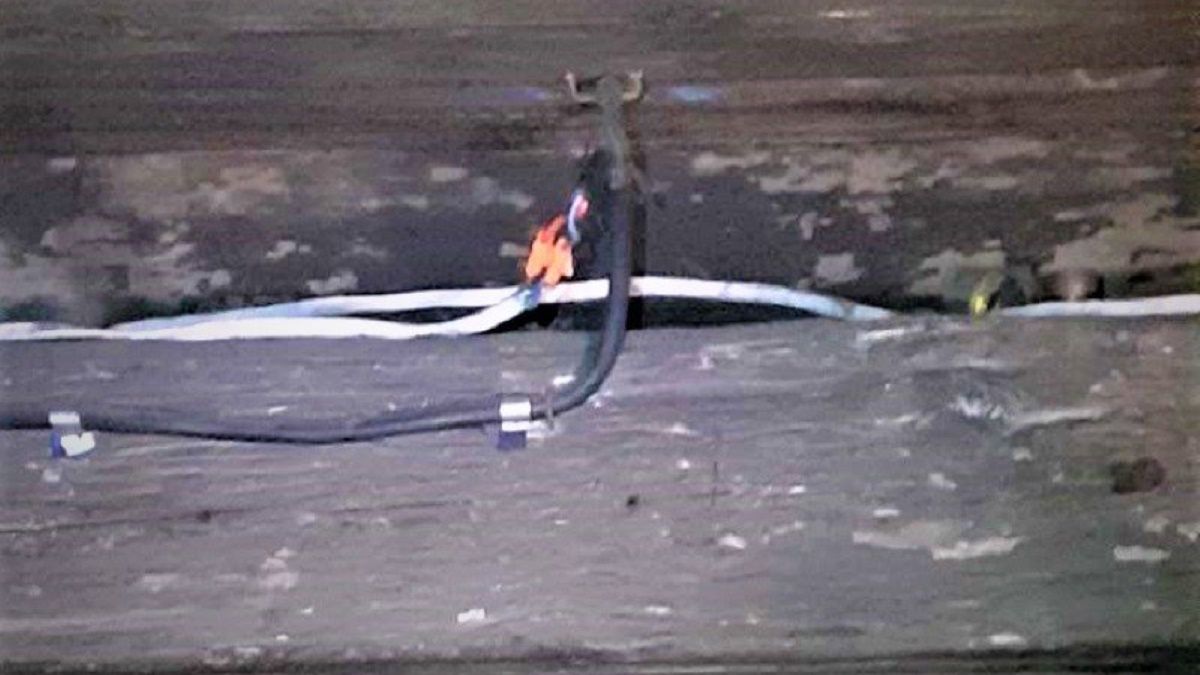 60-latek kradł energię elektryczną. Wybrał niebezpieczny sposób