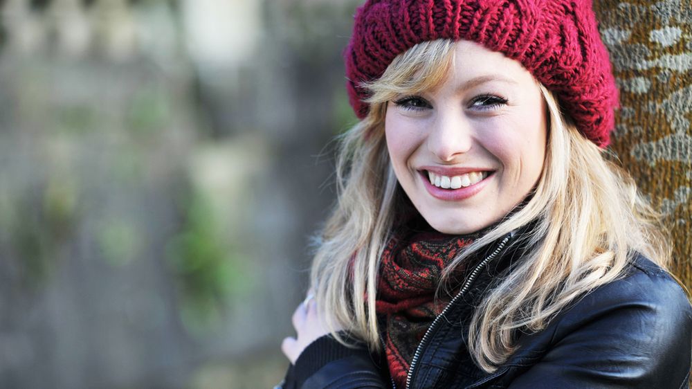 Elektryzujące się włosy - dlaczego włosy się elektryzują, skuteczne sposoby na elektryzujące się włosy