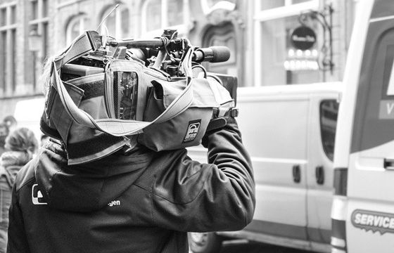 Dziennikarze dobrze dostosowali się do pracy w czasie pandemii koronawirusa, choć obowiązków mają więcej