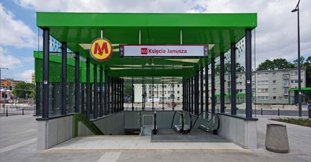 Metro Warszawskie. Ktoś zostawił bagaż na stacji. Zawieszono kursowanie pociągów