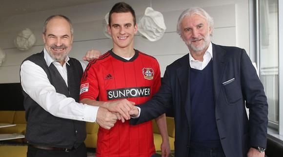 Arkadiusz Milik w koszulce Bayeru Leverkusen / fot. bayer04.de