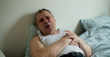 Onkolog mówi, jak objawia się rak płuc. Nie ignoruj