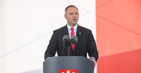 "Rzuca wyzwanie Tuskowi". Brytyjski dziennik ocenia Karola Nawrockiego