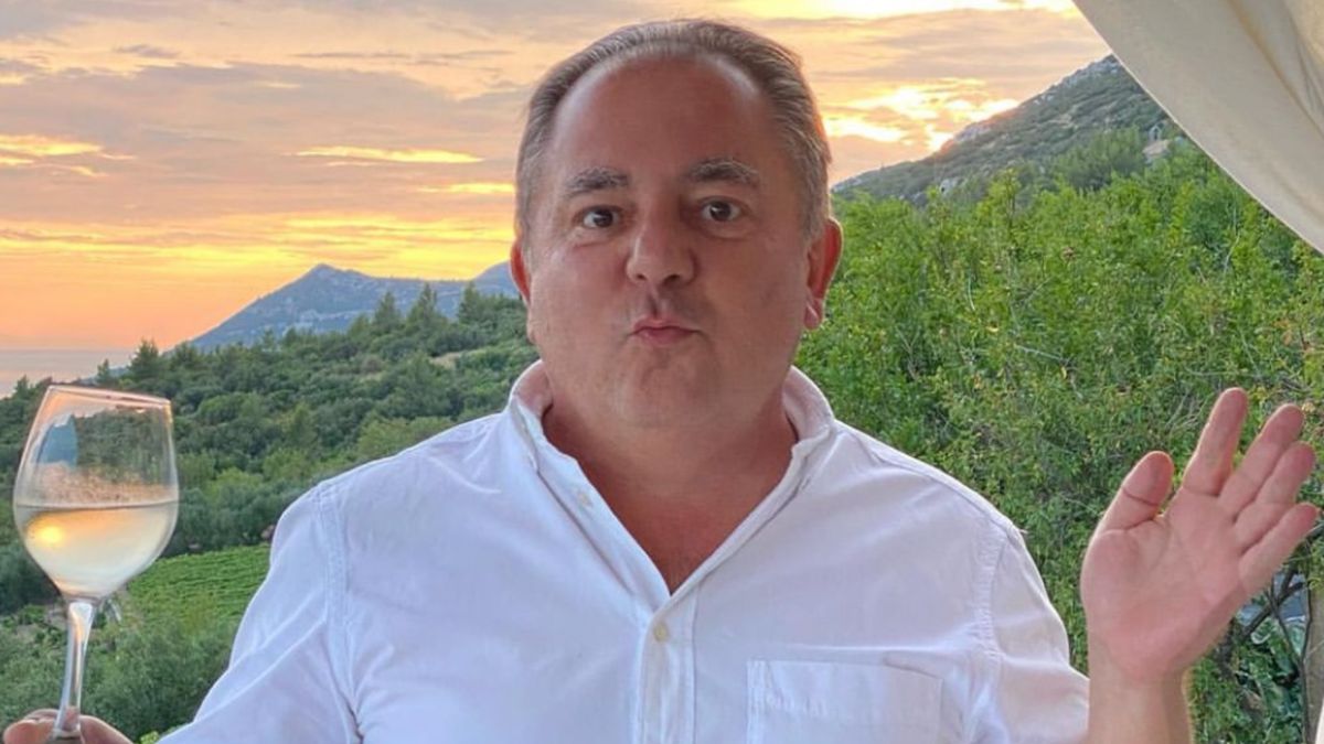 Robert Makłowicz radzi Polakom, jak przygotować parówki.