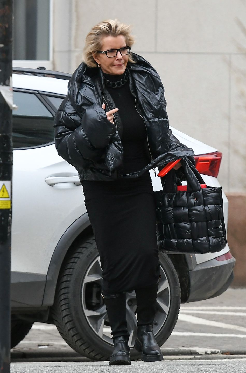 Joanna Racewicz "przyłapana". Zaparkowała na zakazie 