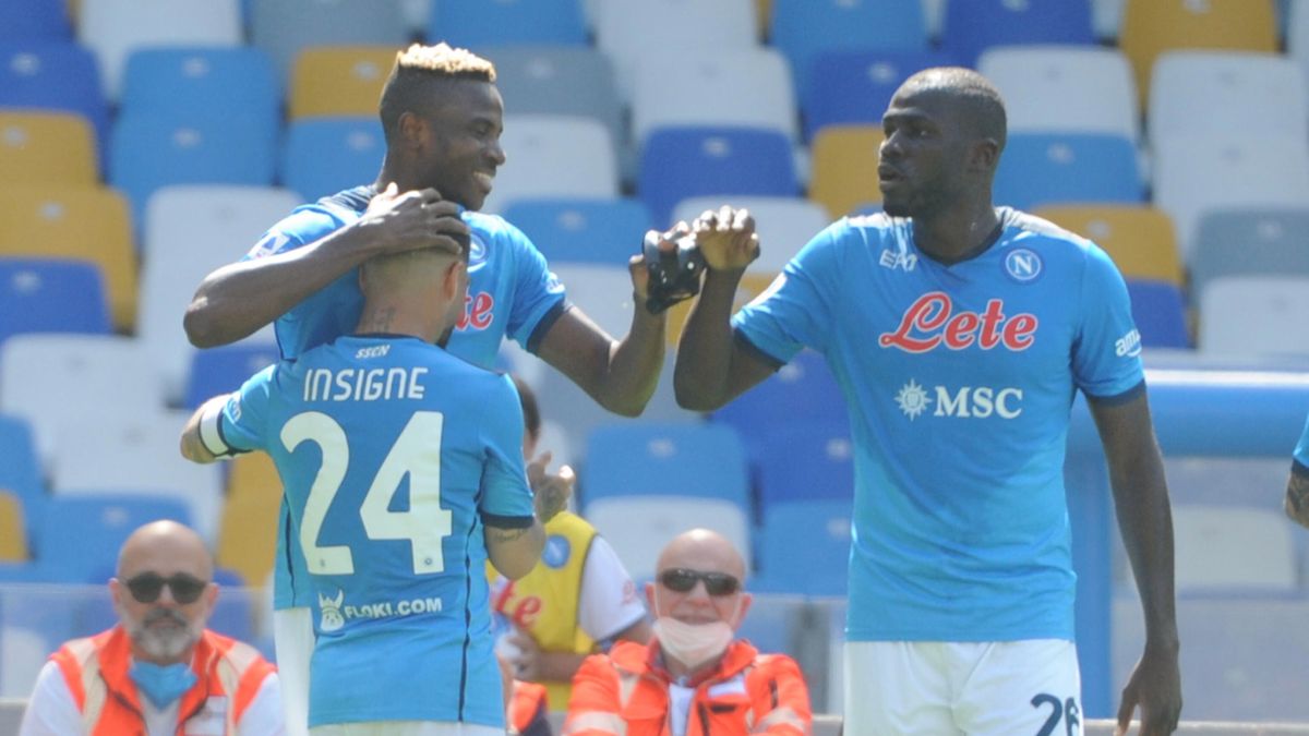 PAP/EPA / CESARE ABBATE / Na zdjęciu: piłkarze SSC Napoli