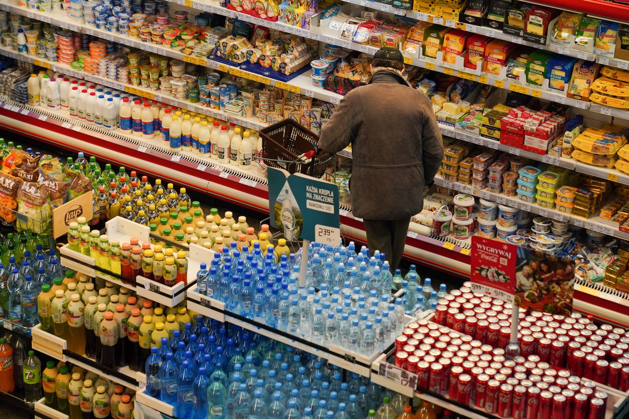 Płacimy więcej, ale kupujemy mniej. Zyskują na tym sklepy