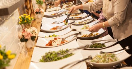 Gastronomia w kryzysie. "Bon 500+" na posiłki zamiast pomocy rządowej dla branży