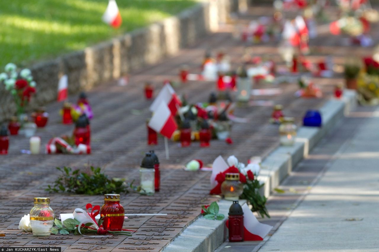 Rosjanie zbombardowali ukraiński cmentarz wojenny. Spoczywają tam polscy żołnierze