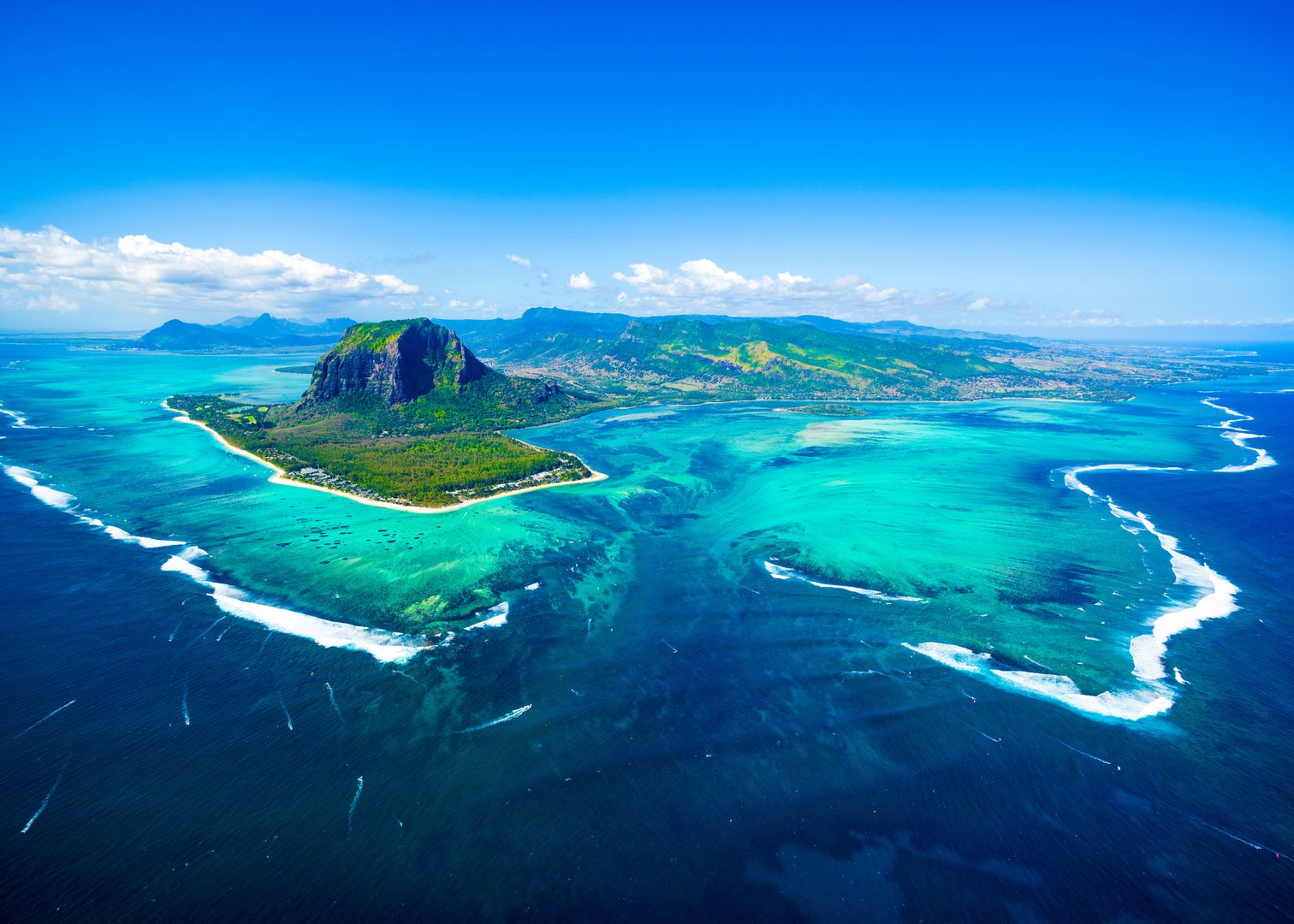 Mauritius otwiera się na turystów. Polacy mają za co kochać tę wyspę