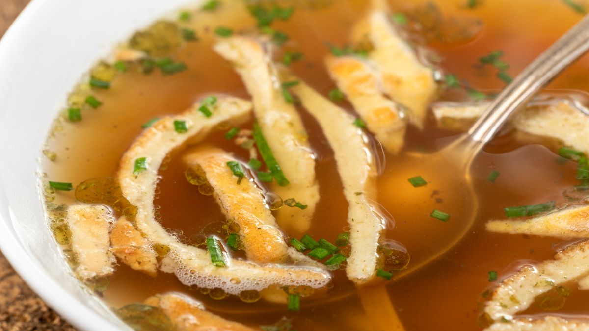 Frittatensuppe jest popularna w Austrii i Bawarii