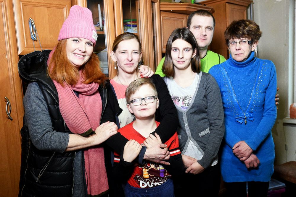 Rodzina w domu przed remontem 