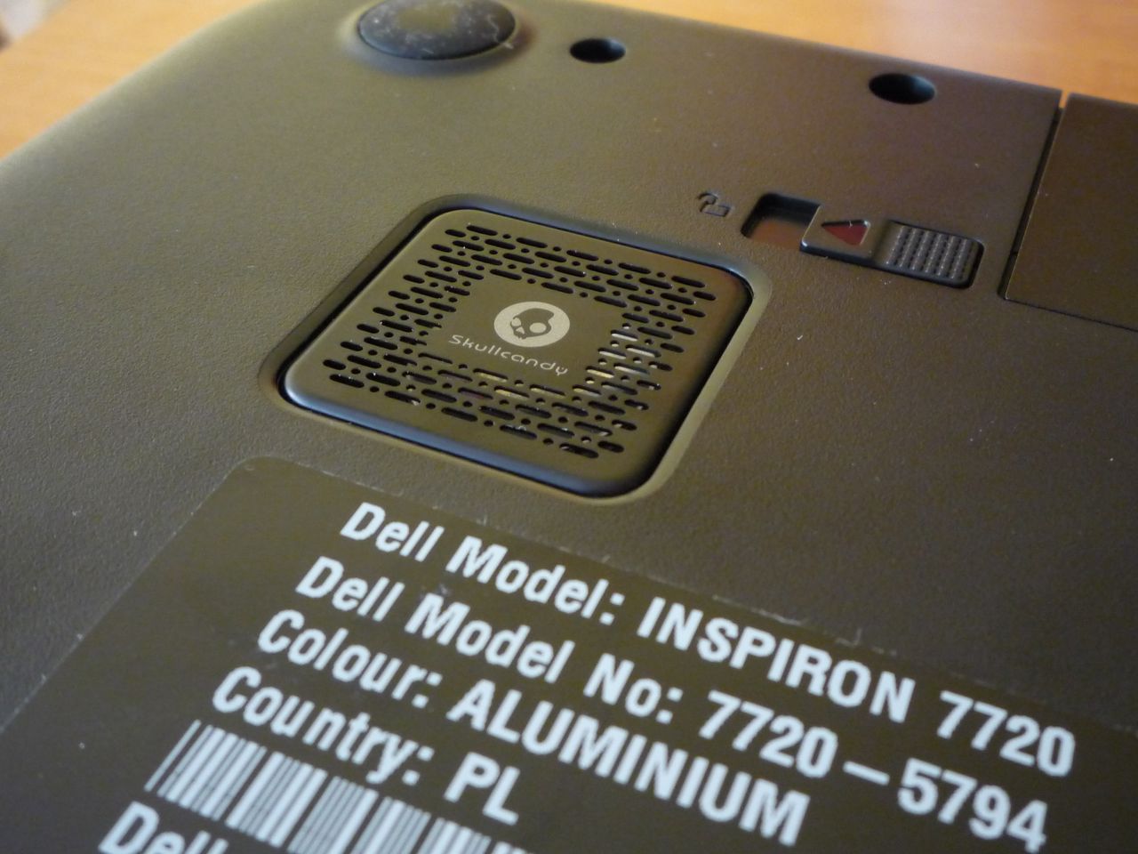 Dell Inspiron 17R Special Edition (7720) - jest i subwoofer