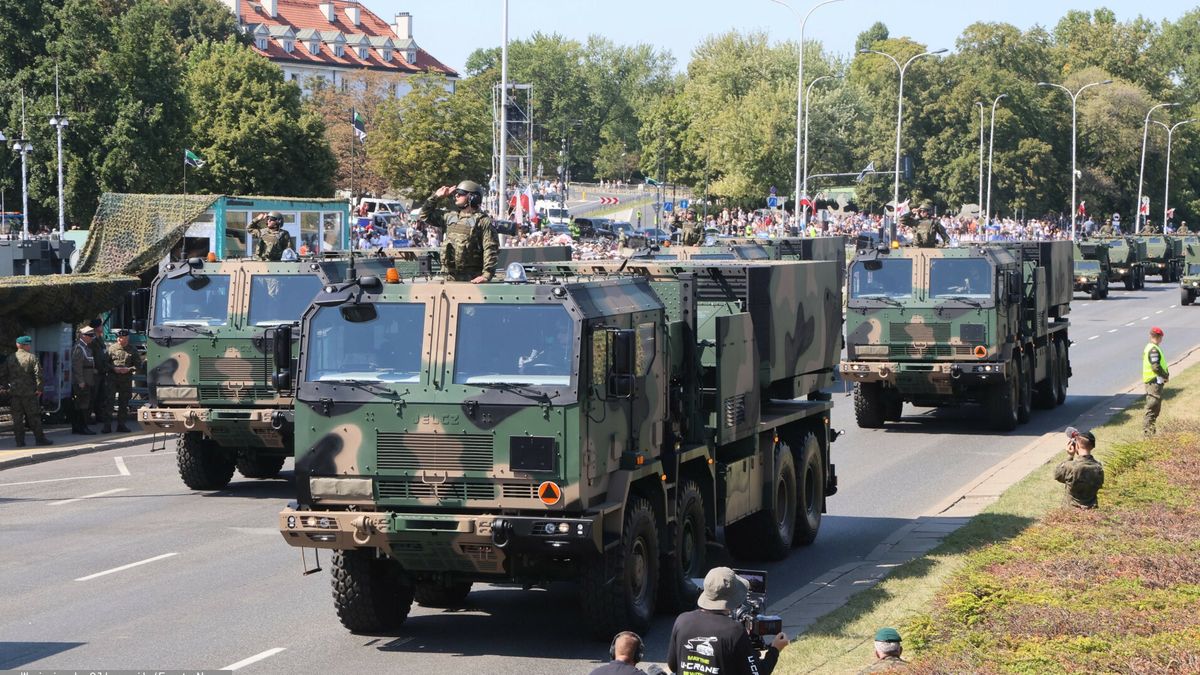 Systemy Homar-K podczas defilady z okazji Święta Wojska Polskiego, 15 sierpnia 2025 roku