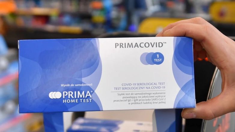 Testy na przeciwciała dostępne w sieci Biedronka (PAP)