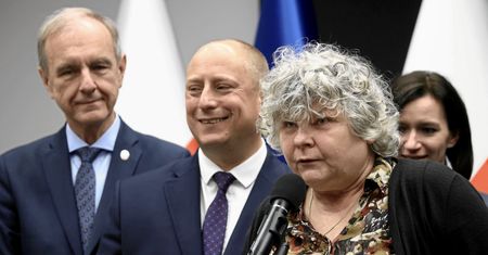 "Ja bym się wstydziła". Nowa kuratorka z Małopolski zakazuje nauczycielom