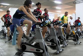 Polskie firmy stawiają się Azjatom. Przejmujemy odzieżowe nisze