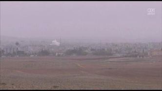 Czarne kłęby gęstego dymu unoszą się nad Kobane; trwa walka o kontrolę nad miastem